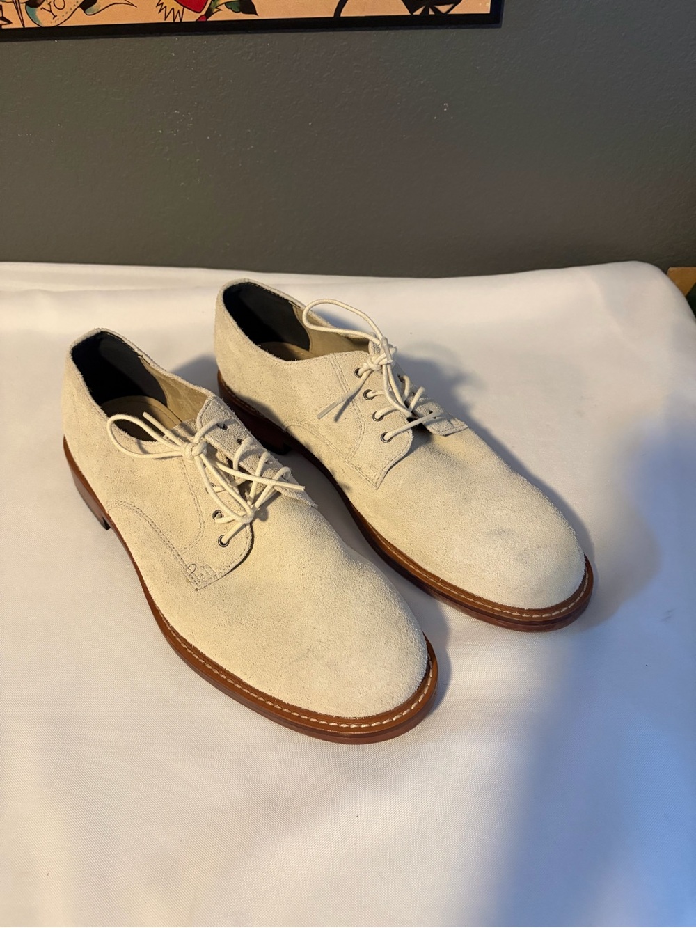 Banana Republic Men's Cream Suede Derby Shoes - Classic Lace-Up